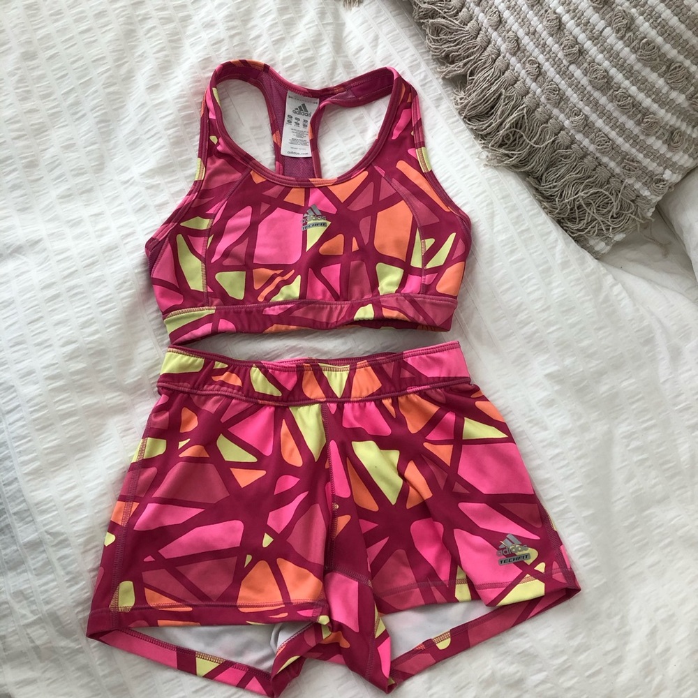 🧡💜Adidas sports bra and short set 💗💛